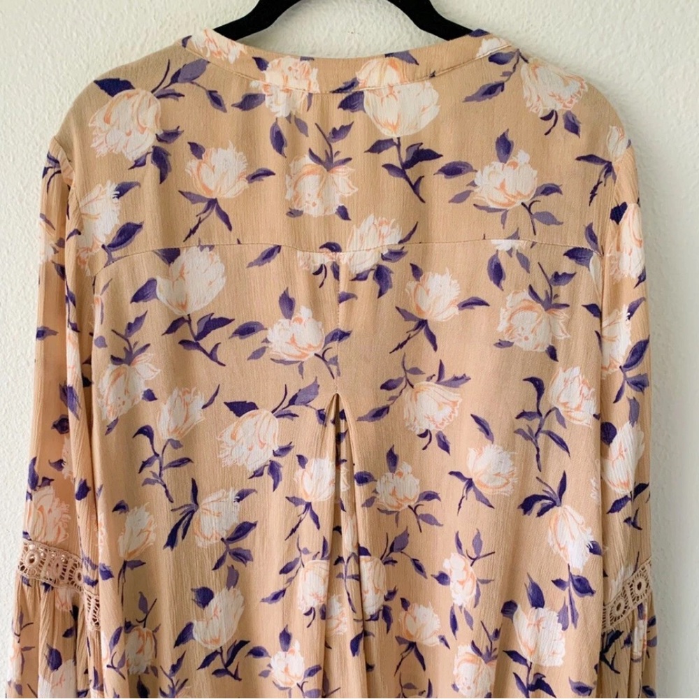Altar'd State Boho Floral Top Keyhole Front Flare Sleeve Blouse Size Medium - Picture 7 of 14